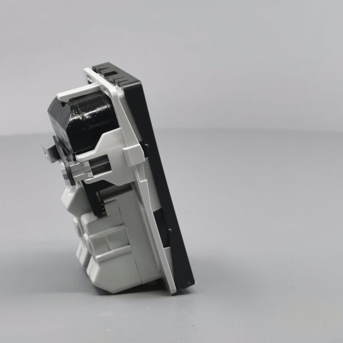 FUGA Stikkontakt med USB-lader og Jord Koksgrå (360° frame 18)