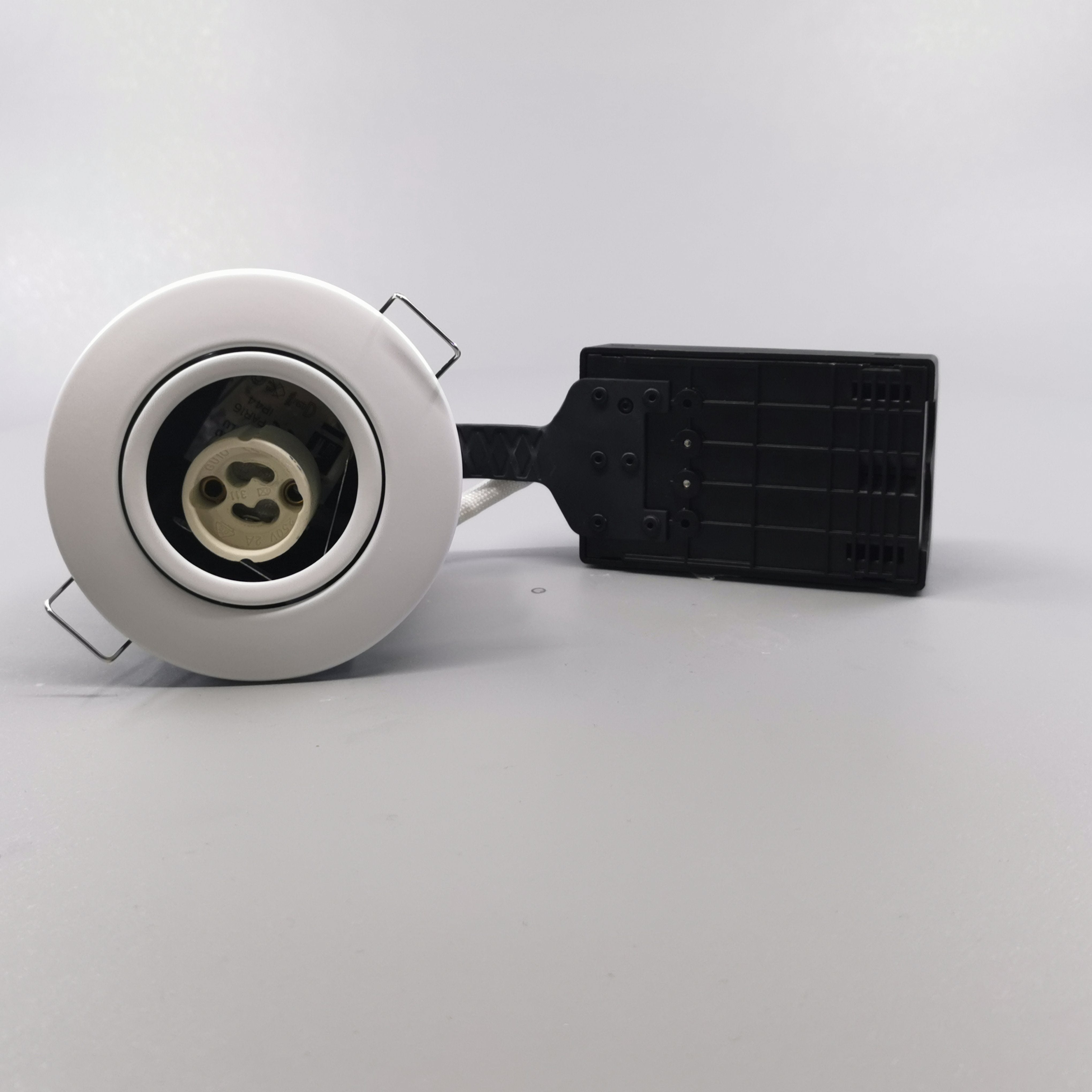 Pro Uni Install m. GU10 fatning - Rund, mat hvid