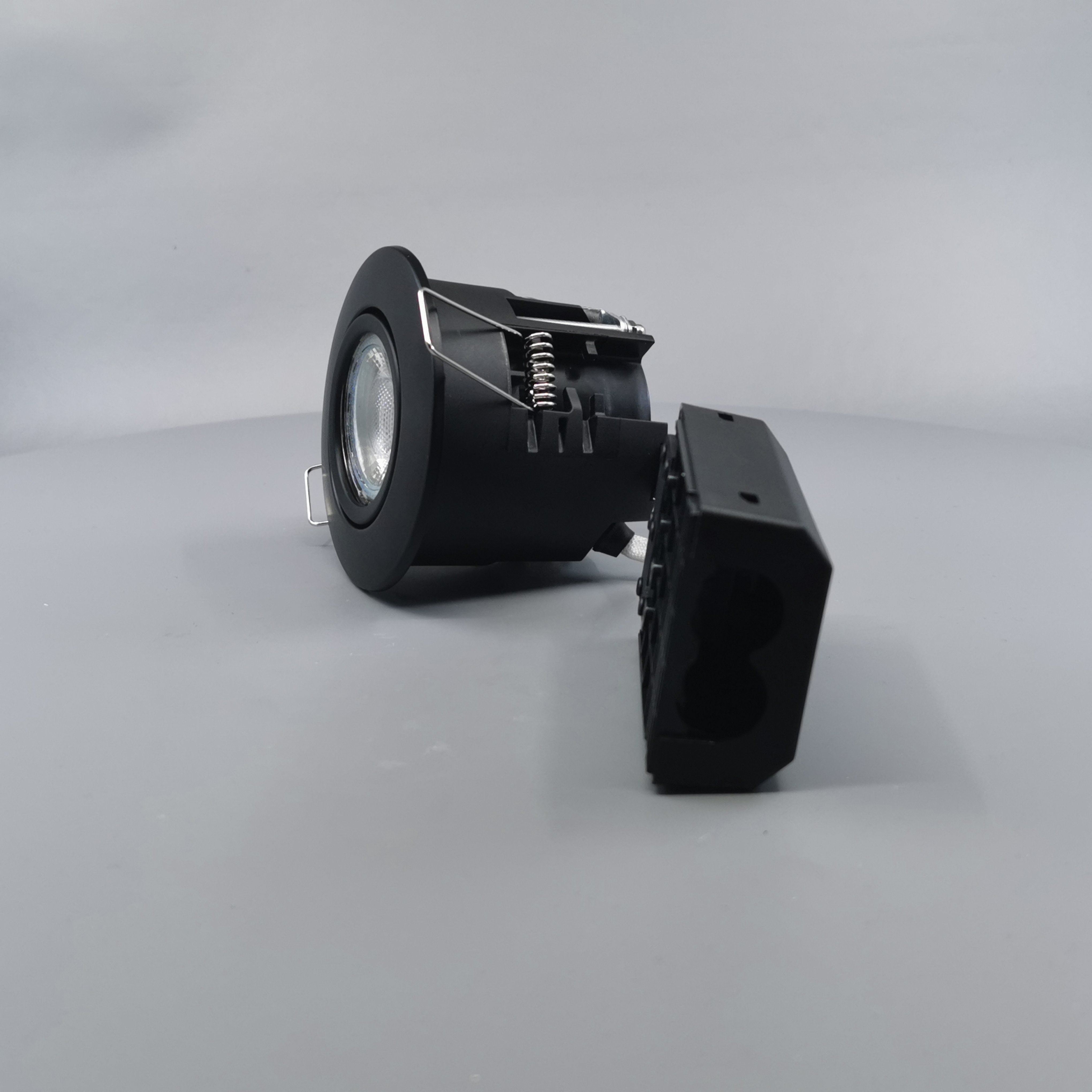 Pro Uni Install m. 6W 3-trins dæmpbar pære 3000K - mat sort