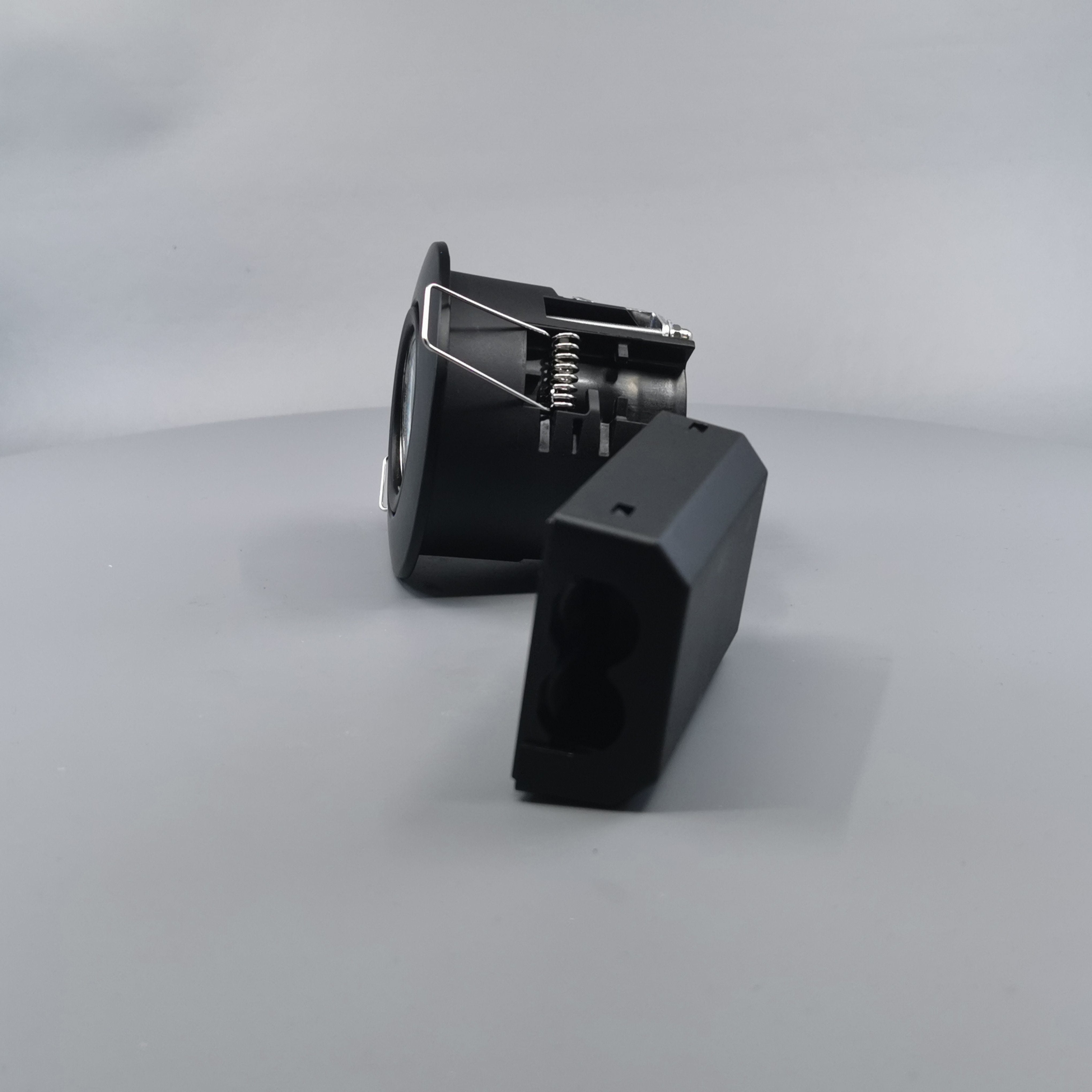 Pro Uni Install m. 6W 3-trins dæmpbar pære 3000K - mat sort