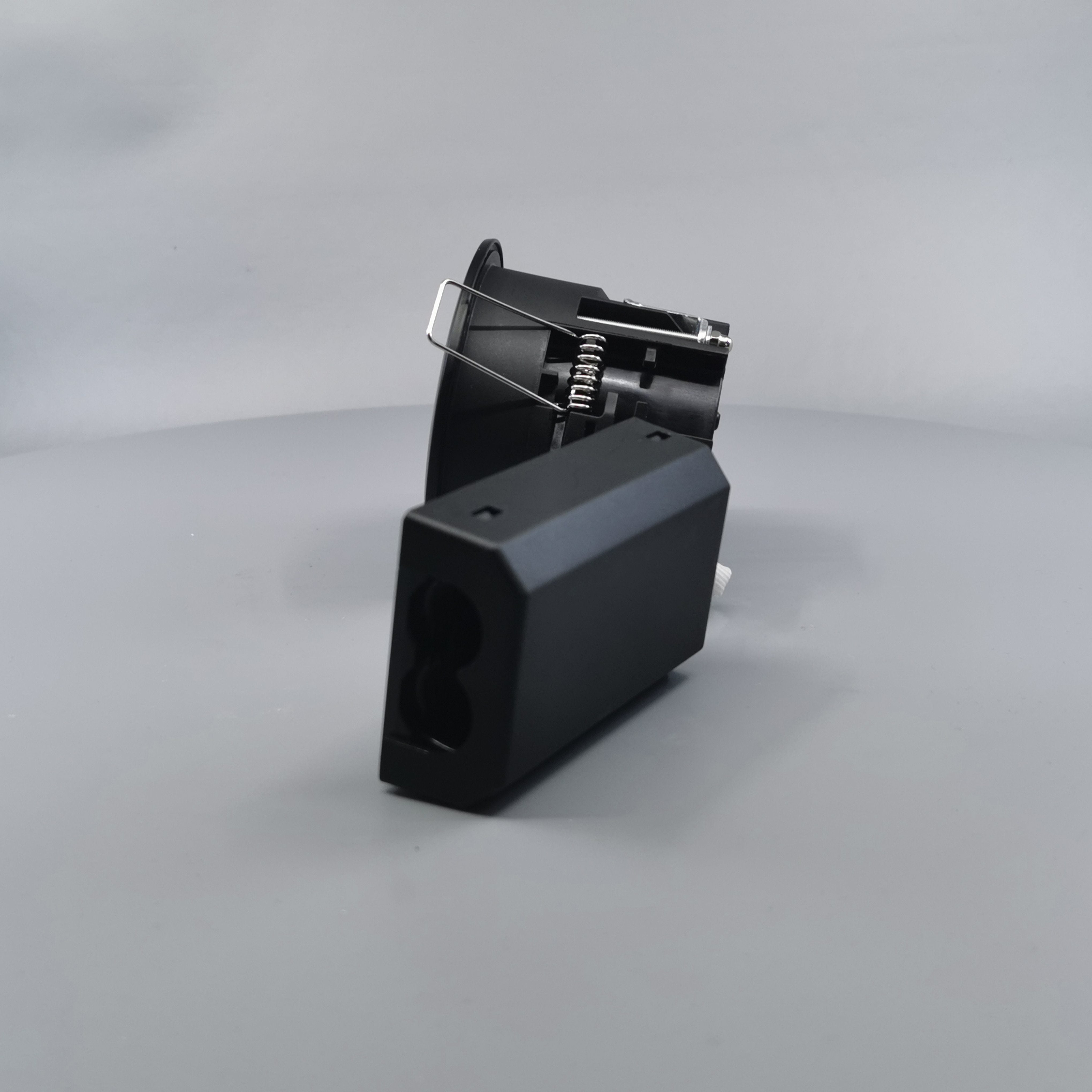 Pro Uni Install m. 6W 3-trins dæmpbar pære 3000K - mat sort