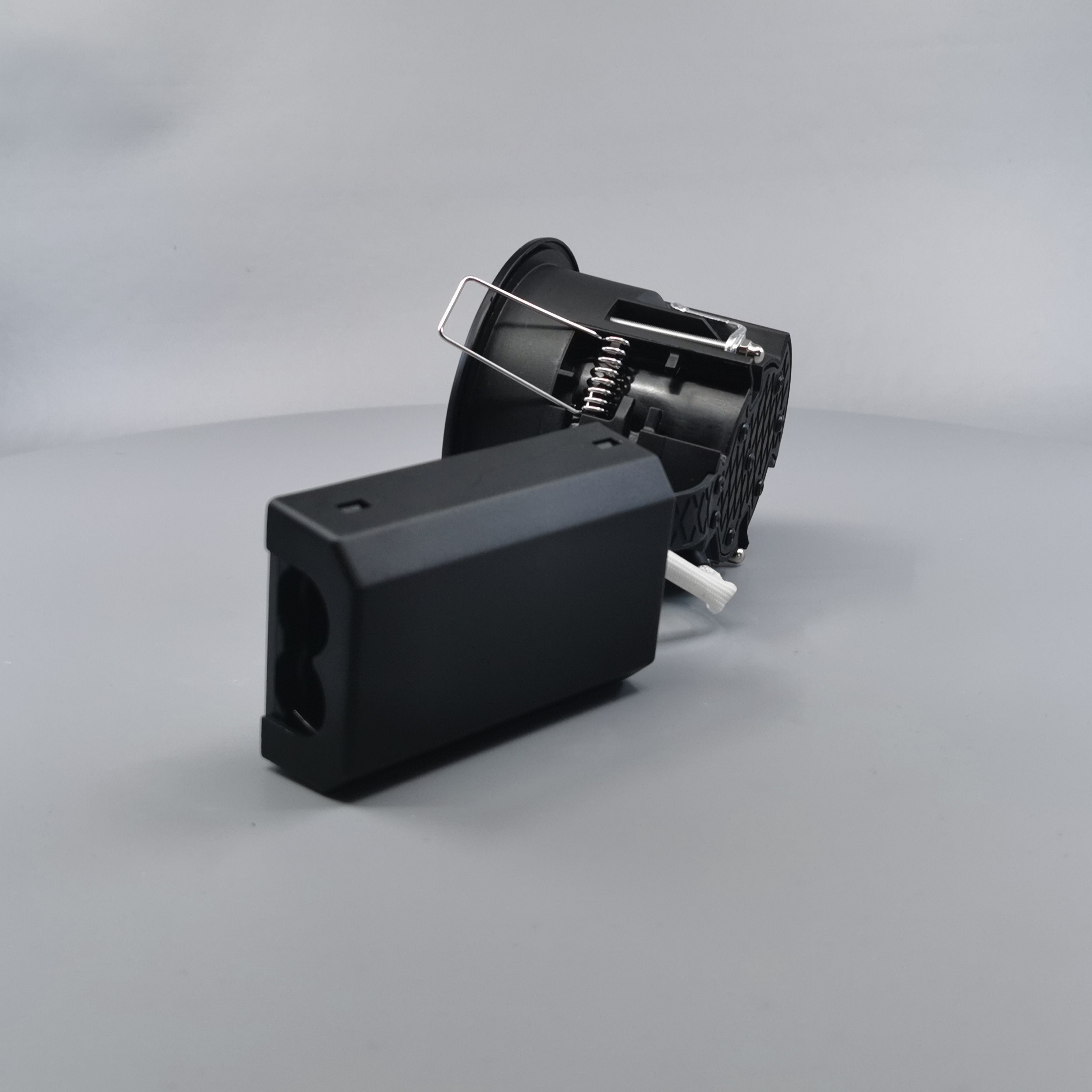 Pro Uni Install m. 6W 3-trins dæmpbar pære 3000K - mat sort