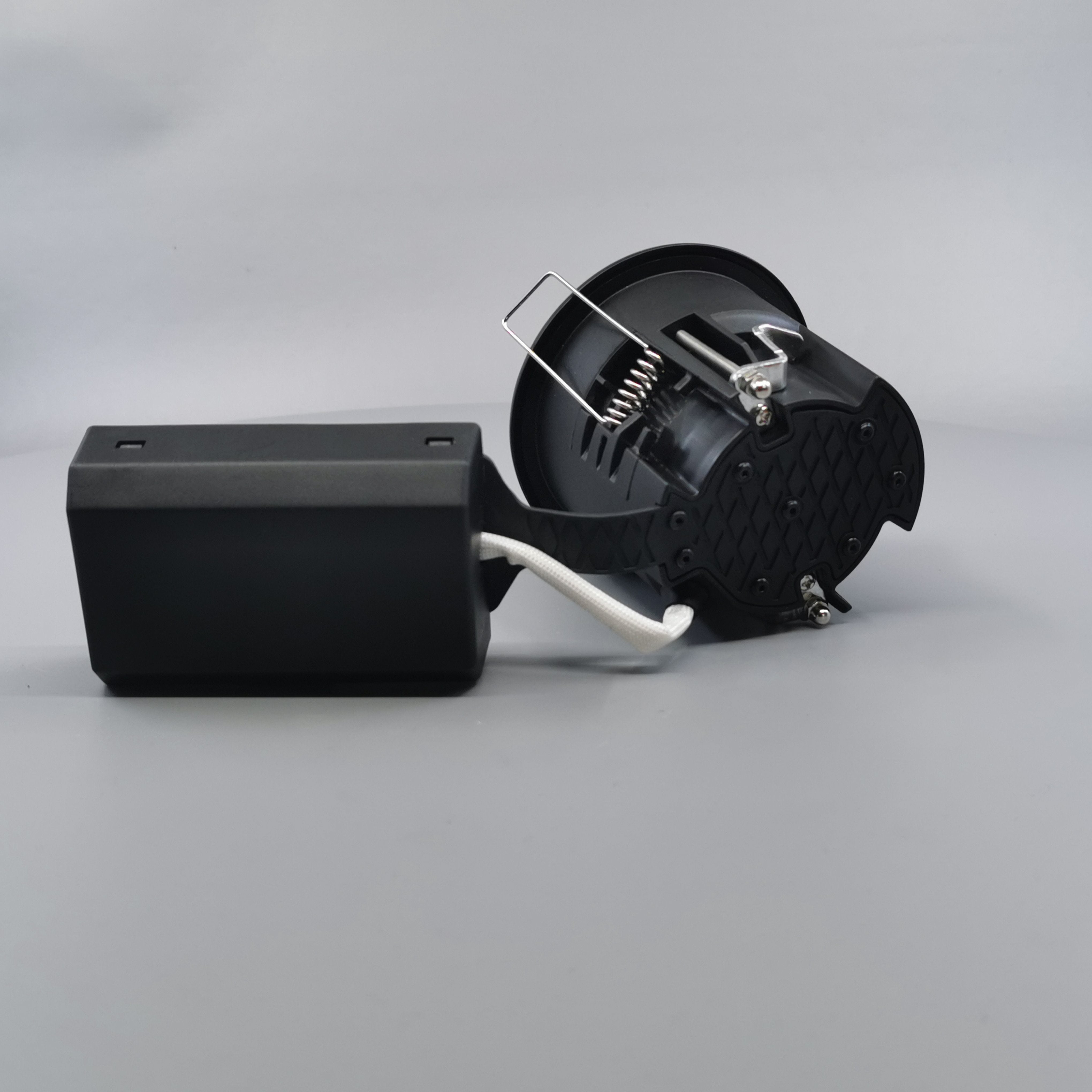 Pro Uni Install m. 6W 3-trins dæmpbar pære 3000K - mat sort