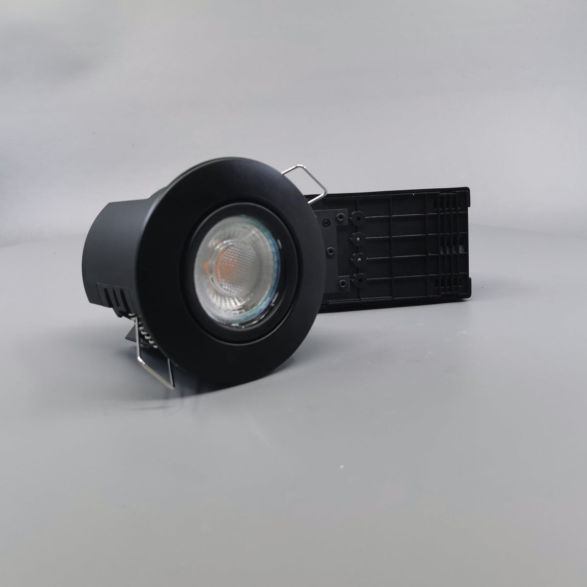 Pro Uni Install m. 6W 3-trins dæmpbar pære 3000K - mat sort (360° frame 23)