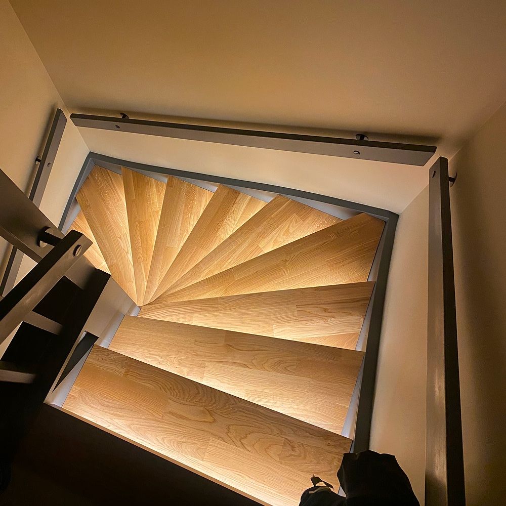 Trappe LED COB stripsæt med sensor og fjernbetjening - Op til 16 trin, 11W pr. trin, 24V, IP20, effekt 176W