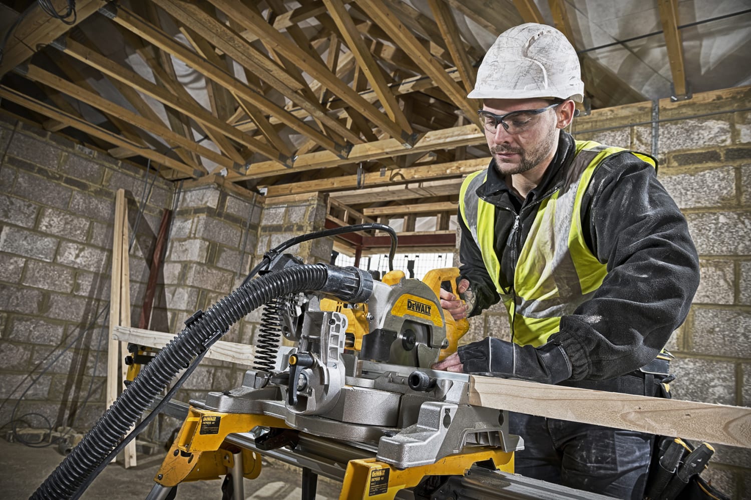 DEWALT kap-/geringssav DWS777-QS