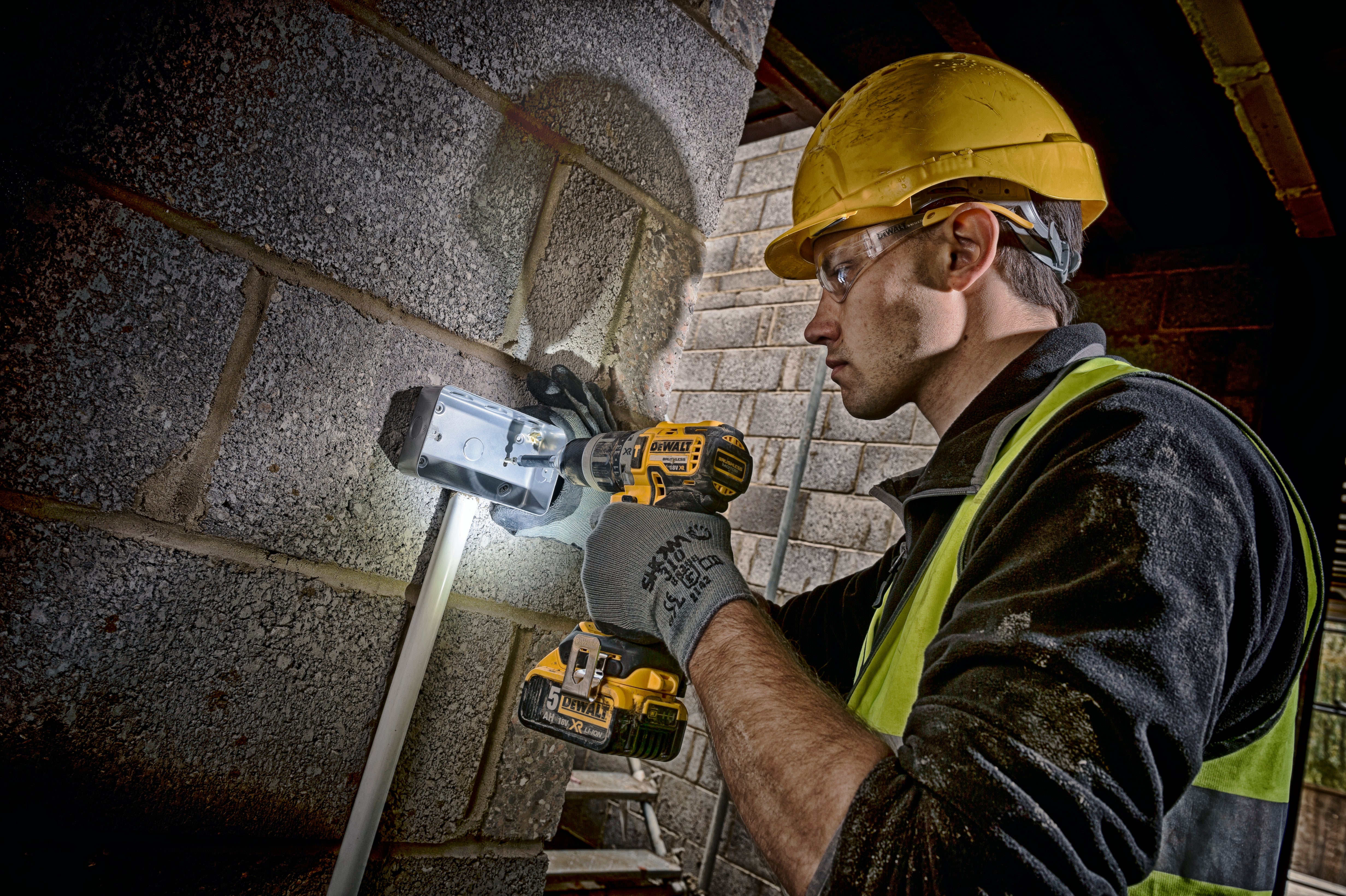 DEWALT 18V XR slagboremaskine DCD796NT-XJ