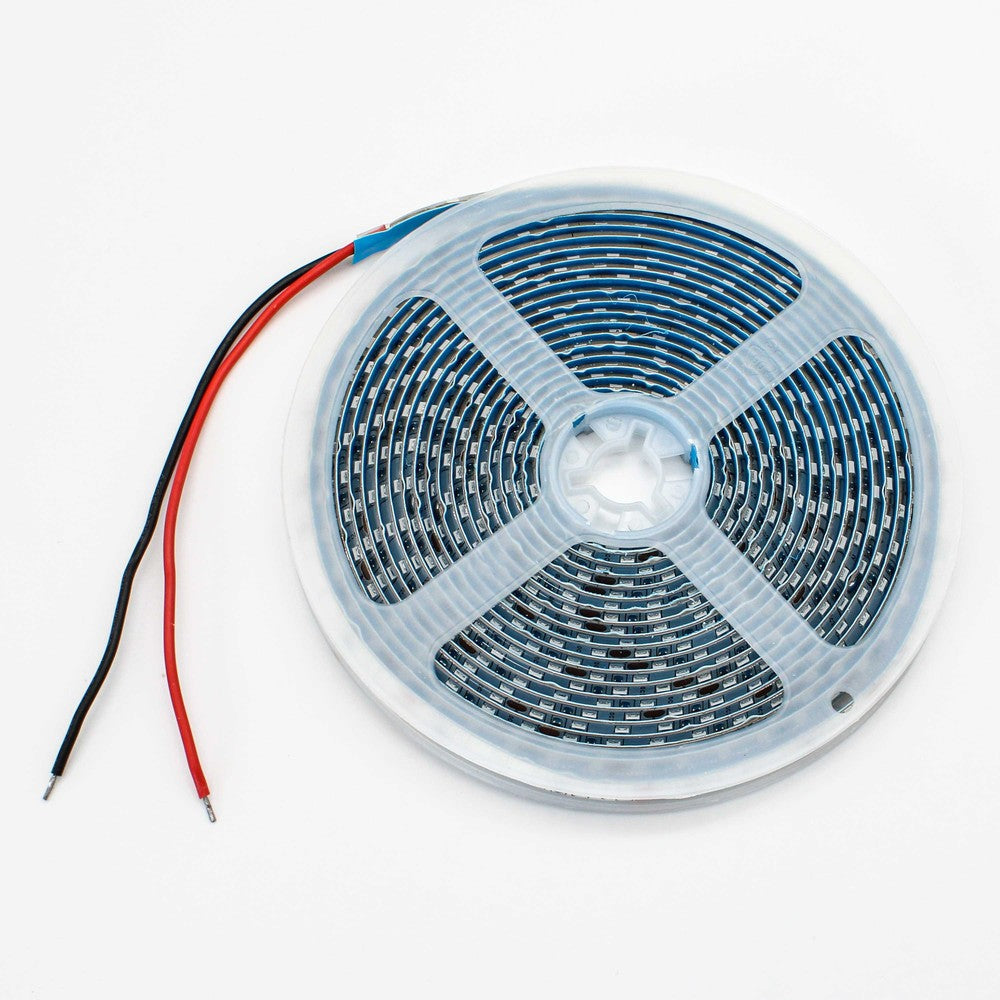 Rød 10W/m LED strip - 5m, 120 LED pr. meter, 24V, IP65 - Vandtæt og energieffektiv LED belysning til indendørs og udendørs brug.