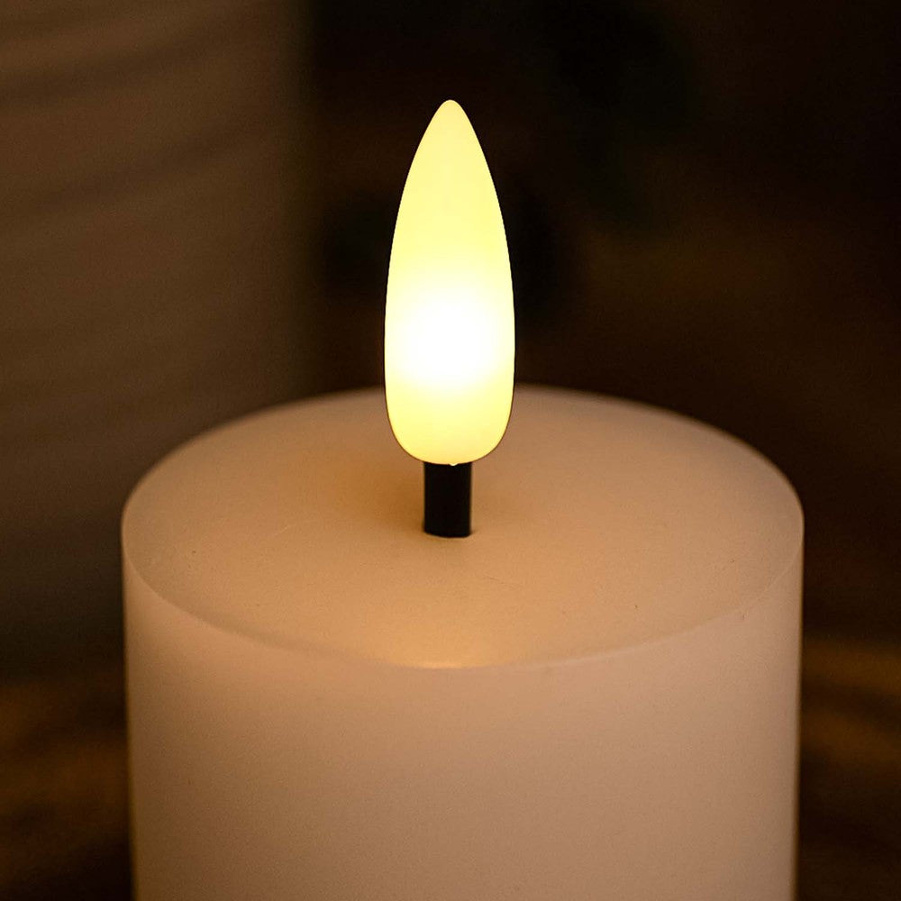 LED Bloklys med flammeeffekt, hvid, inkl. fjernbetjening og timer, 2 stk, ægte stearin, 5x5 cm