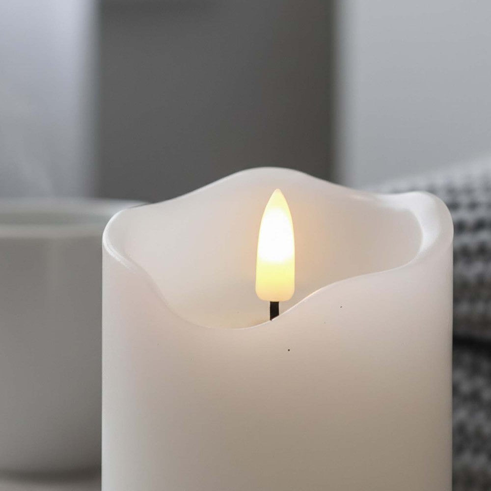 LED Bloklys med flammeeffekt, hvid, 12,5cm høj, Ø7,5cm, fjernbetjening, timer, ægte stearin