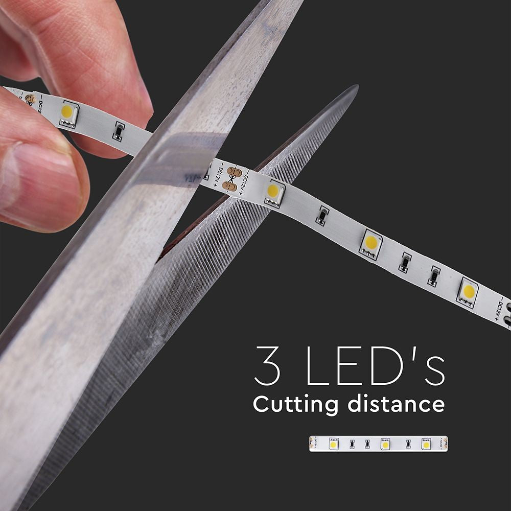 30 stk. LED-stribelys med en effekt på 4.8W, varm hvidt lys (3000K) og beskyttelsesklasse IP20