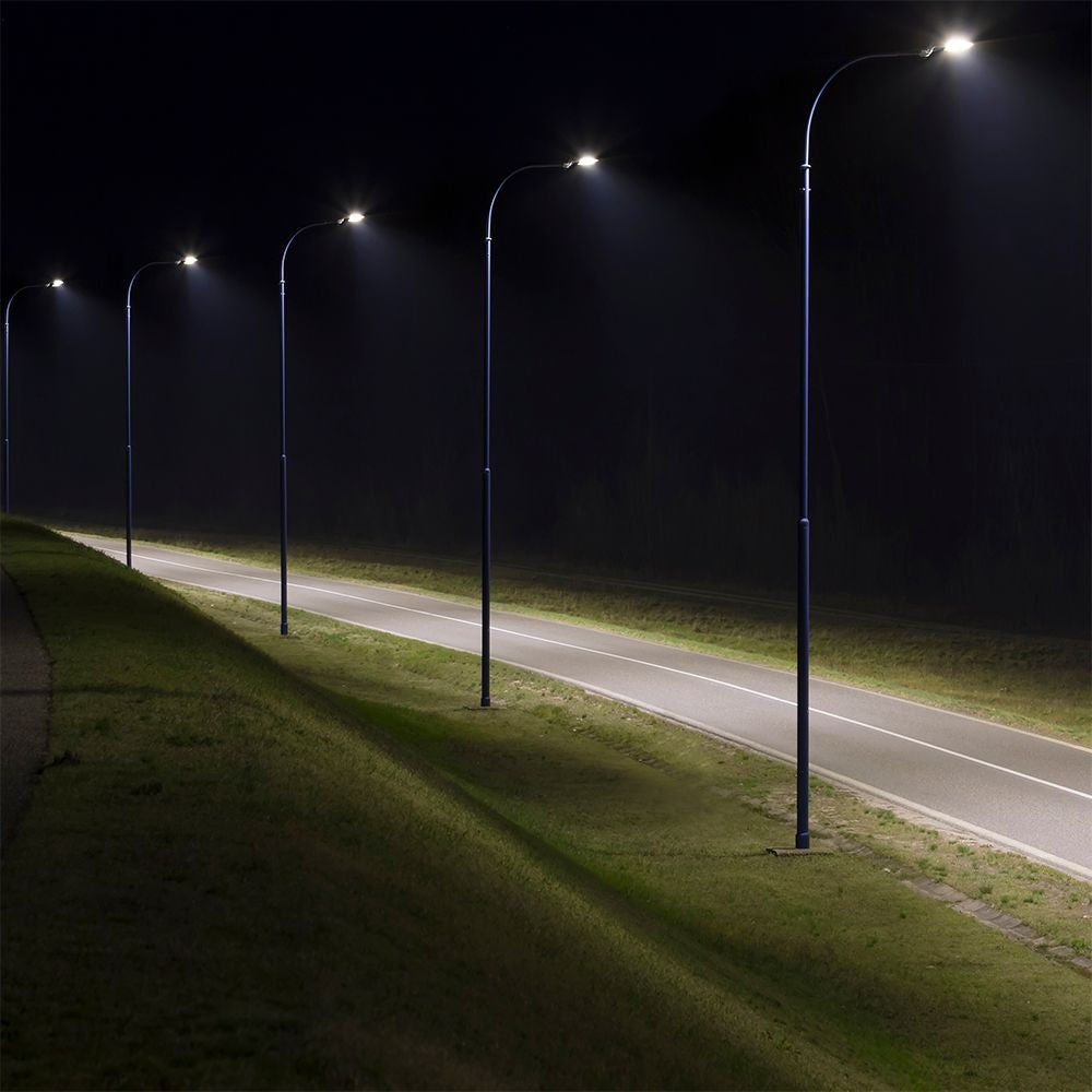 150W LED gadelys med fotocelle sensor og Samsung chip - adapter inkluderet, 4000K lysfarve