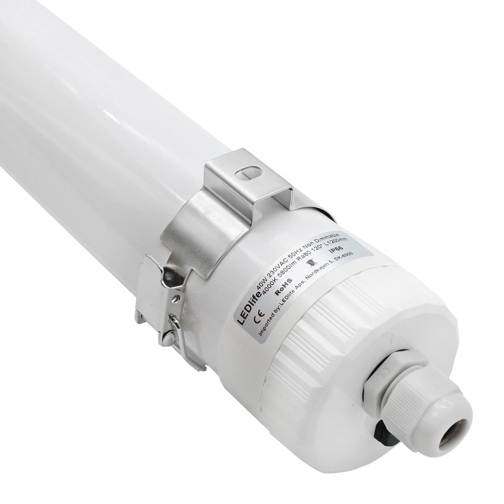 Dura66 40W LED armatur - 120 cm, IP66, gennemfortrådet, IK10, 137lm/W