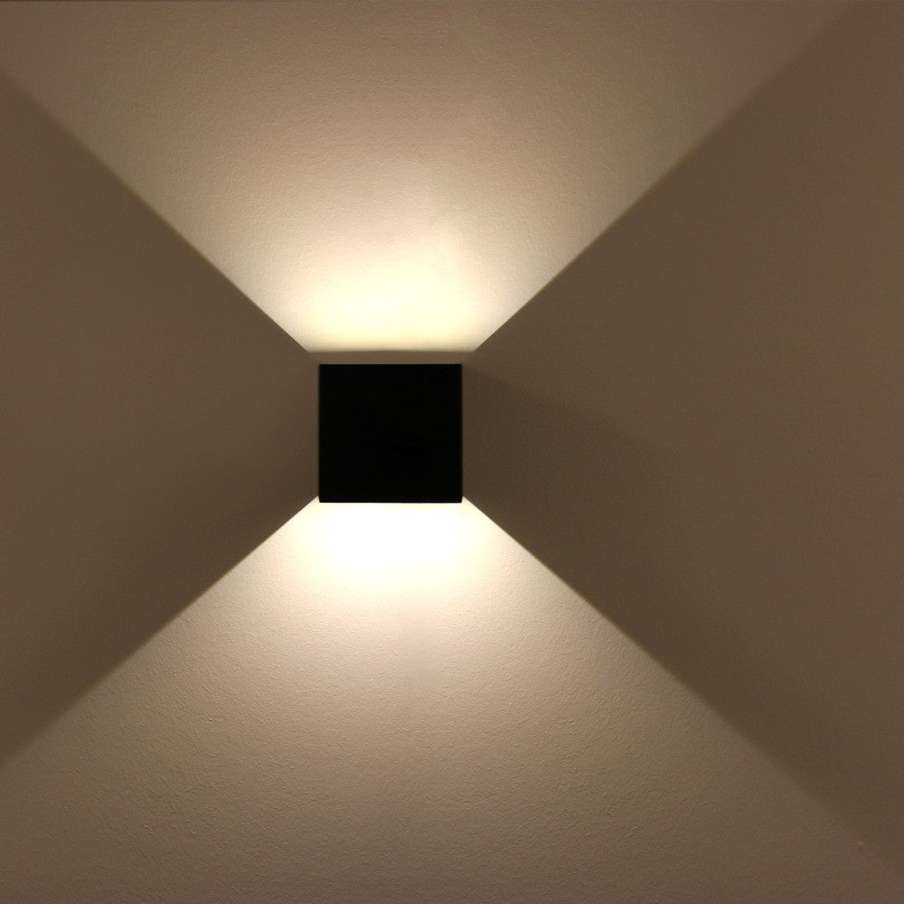 LEDlife CUBIC 6W Væglampe Sort Firkantet Op/Ned Justerbar Inde/Ude IP65 inkl. Lyskilde - 6W Effekt 230V 450lm RA 80