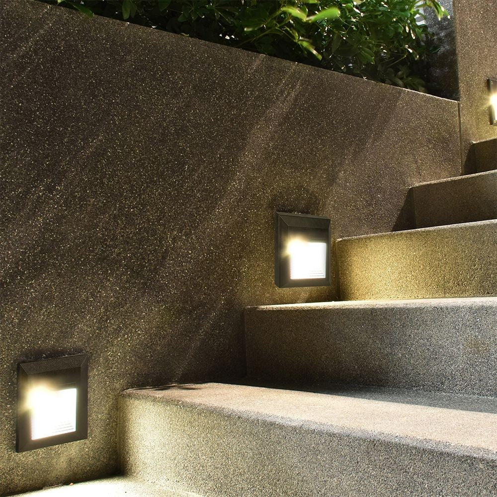 2W Trinlys LED-pære med 3000K varm hvidt lys, sort hus, kvadratisk design, 70lm, RA80, IP65 - Ideel til udendørs belysning