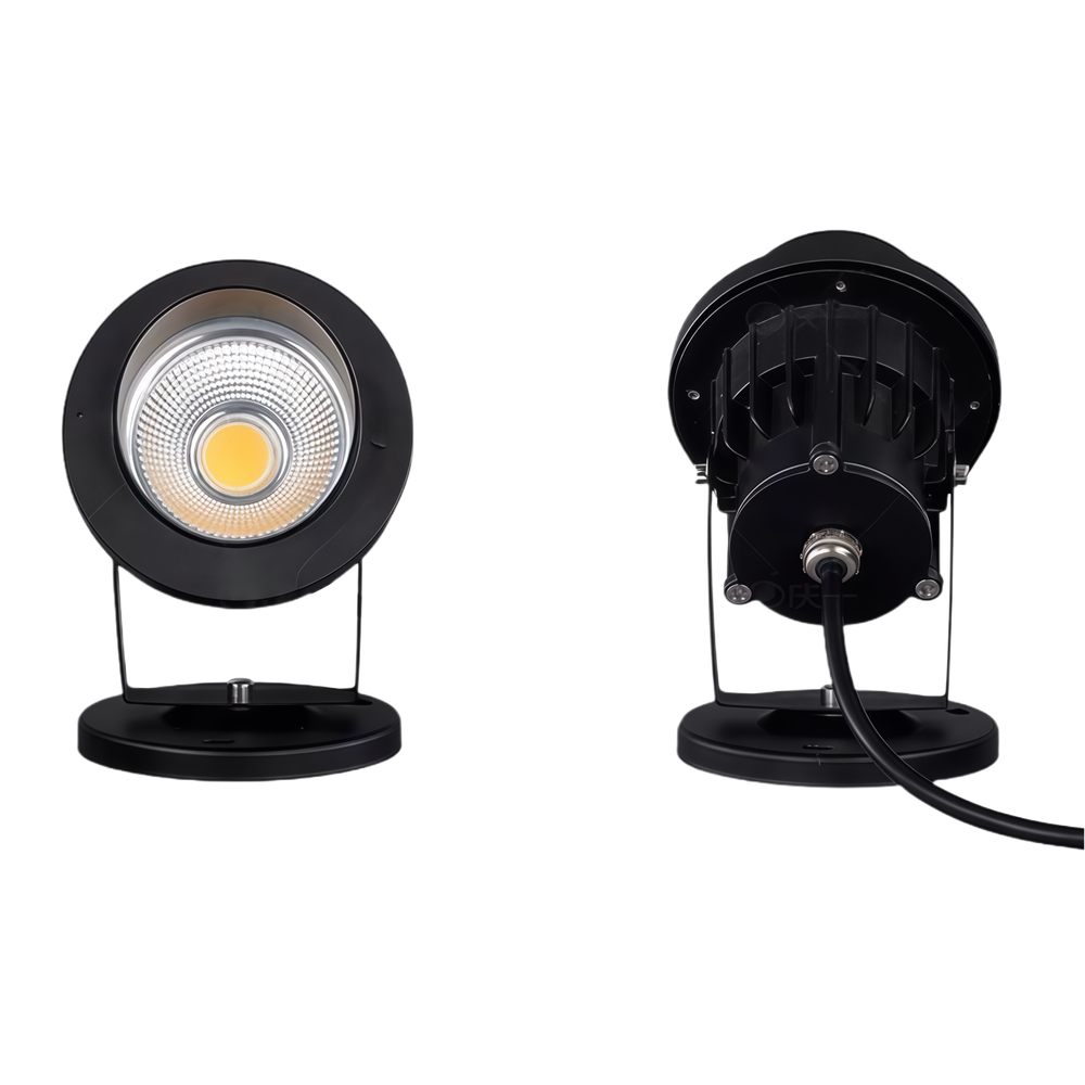 11W LED havelampe med spyd, sort finish, vejrbeskyttet IP65, til 12-24V strømforbrug. Ideel til udendørs belysning med 800lm lysstyrke.