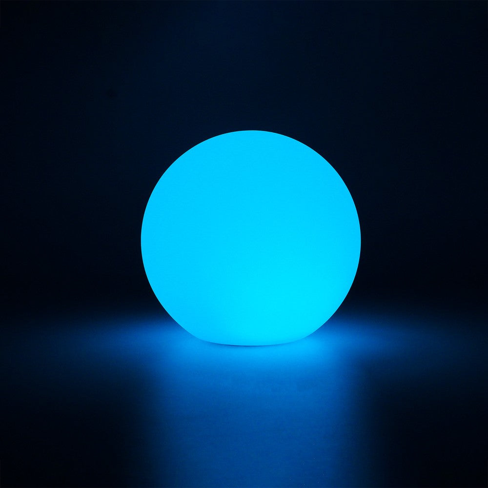 Genopladelig Ø10 cm RGBW LED kugle med fjernbetjening og IP68 beskyttelse