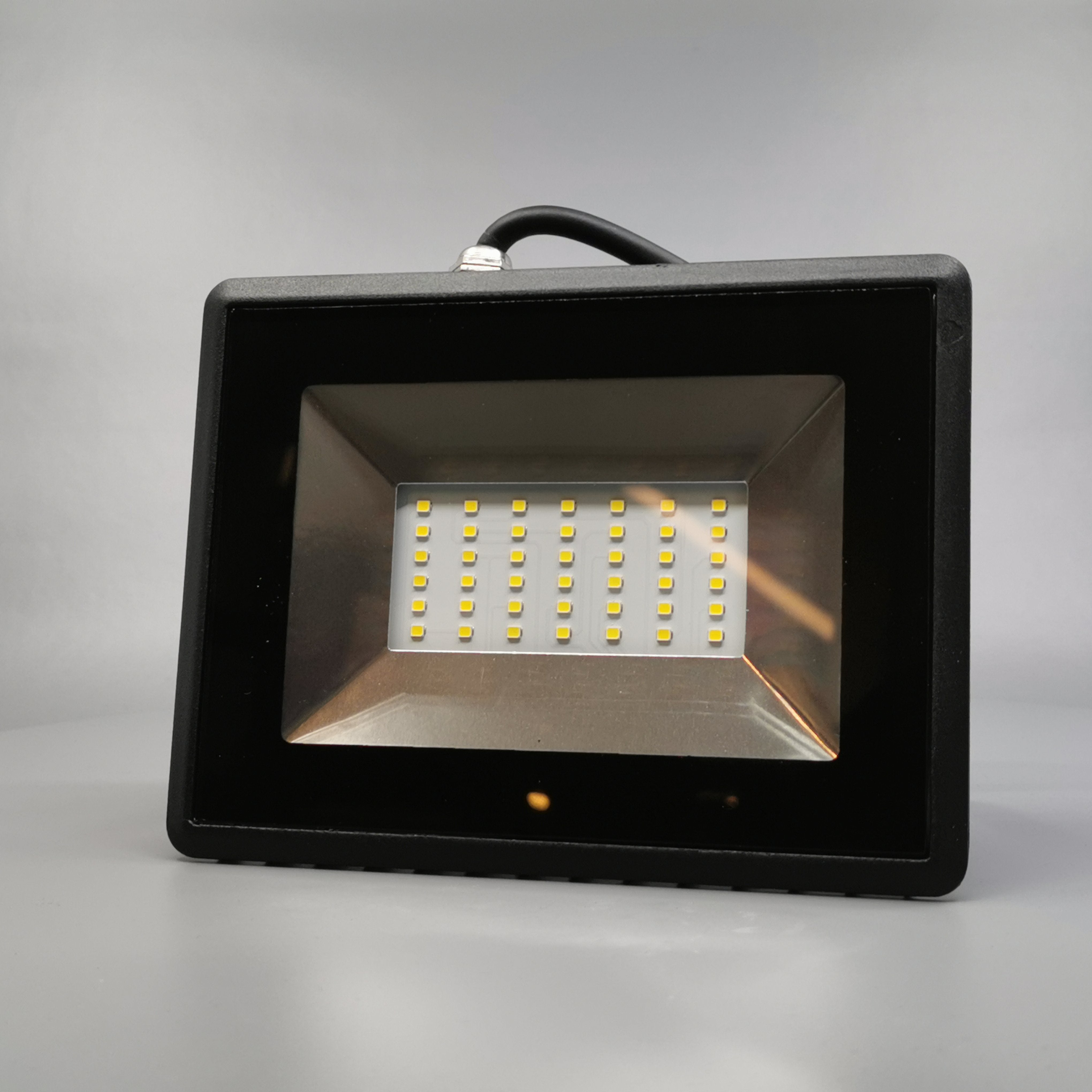 30W LED projektør 4000K 2550Lm sort