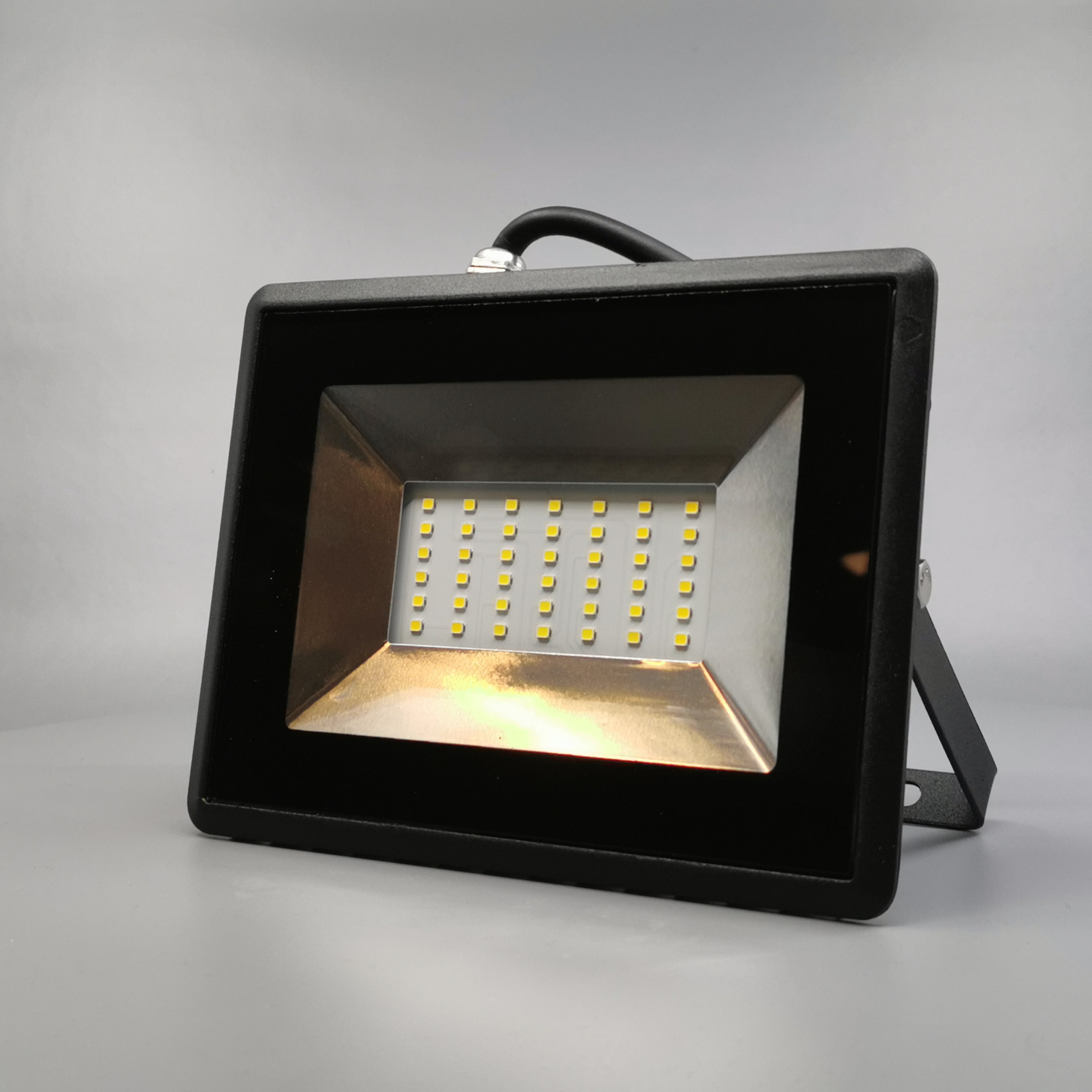 30W LED projektør 4000K 2550Lm sort