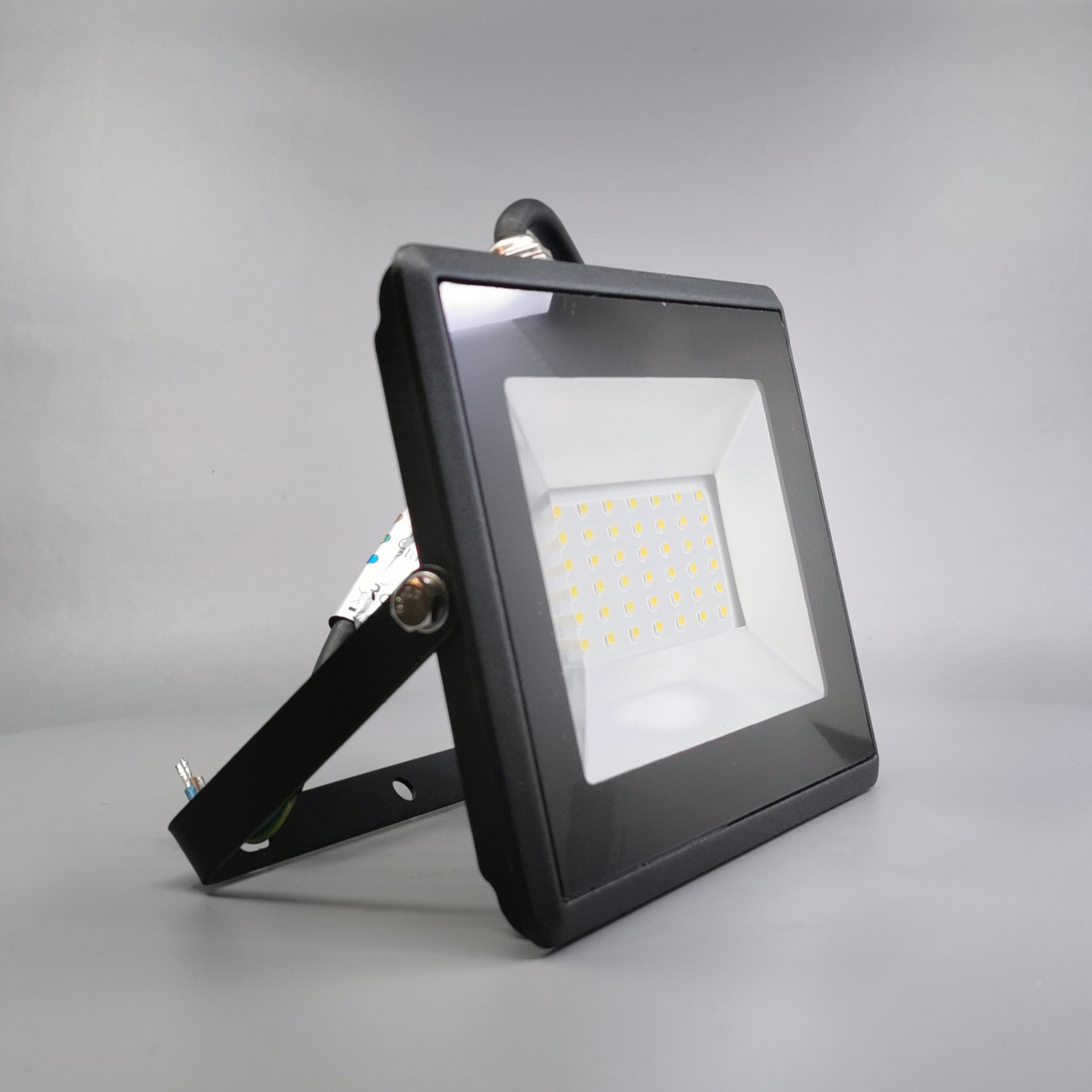 30W LED projektør 4000K 2550Lm sort