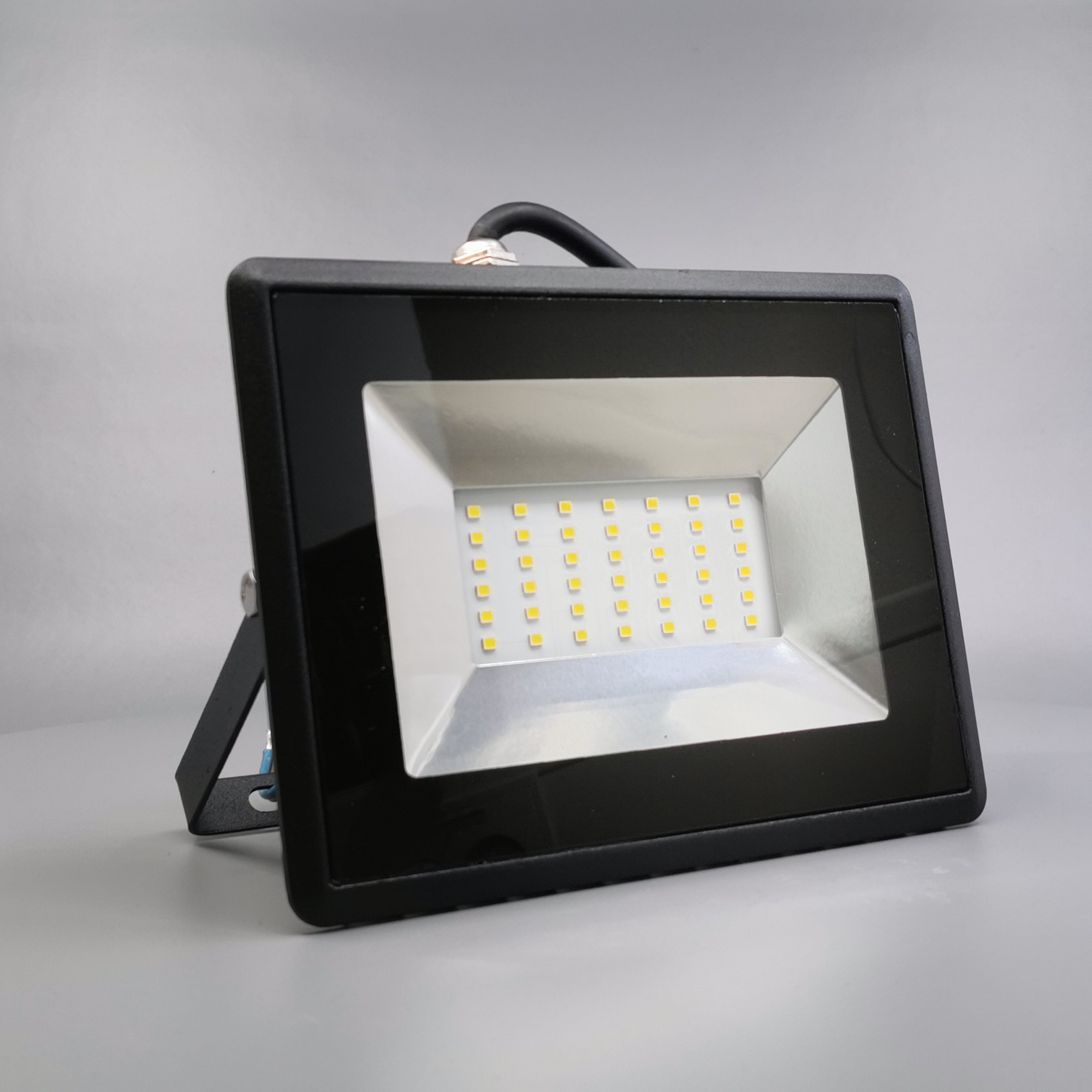 30W LED projektør 4000K 2550Lm sort