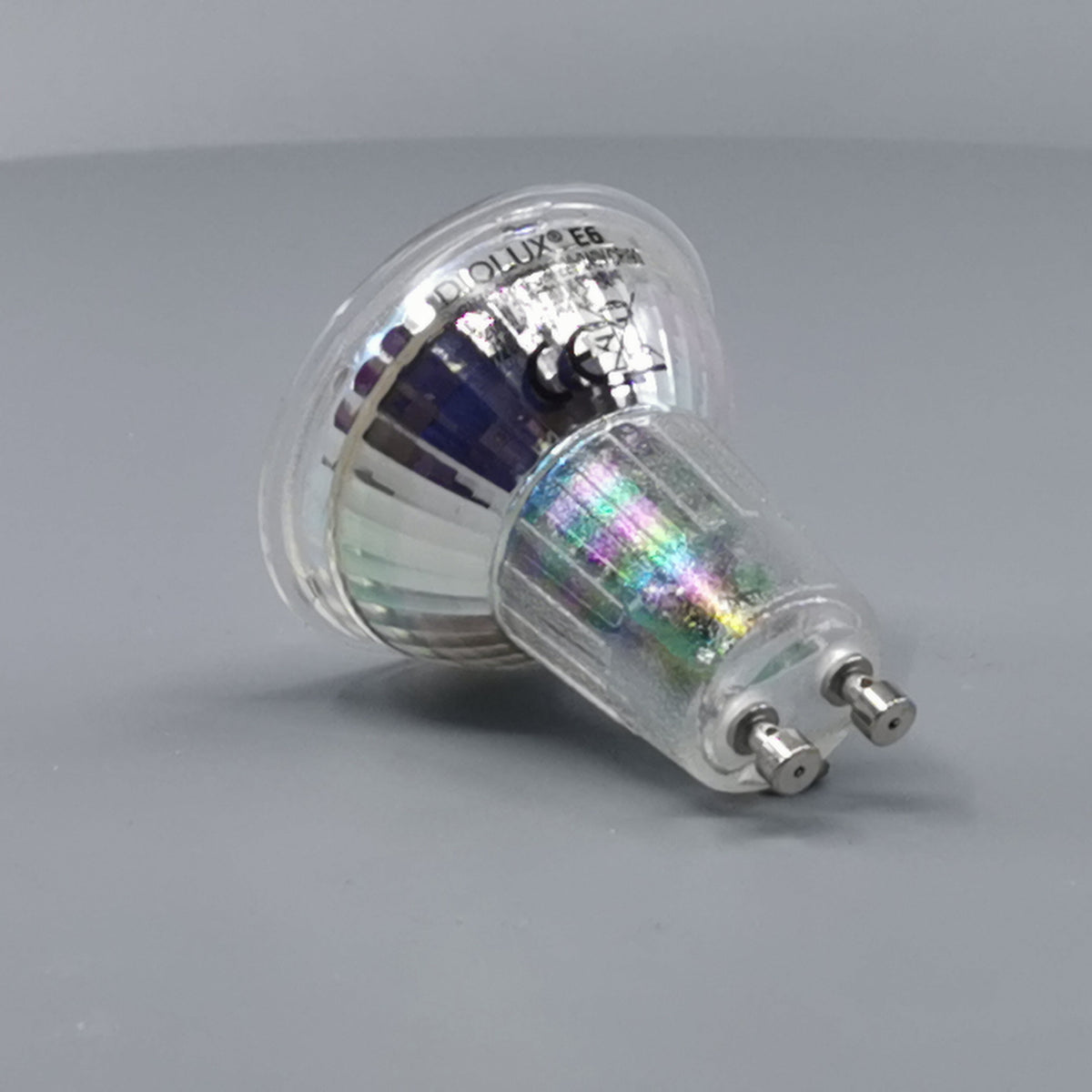 Diolux 4,7W GU10 3-trinsdæmpbar LED pære 3000K 38° (360° frame 7)