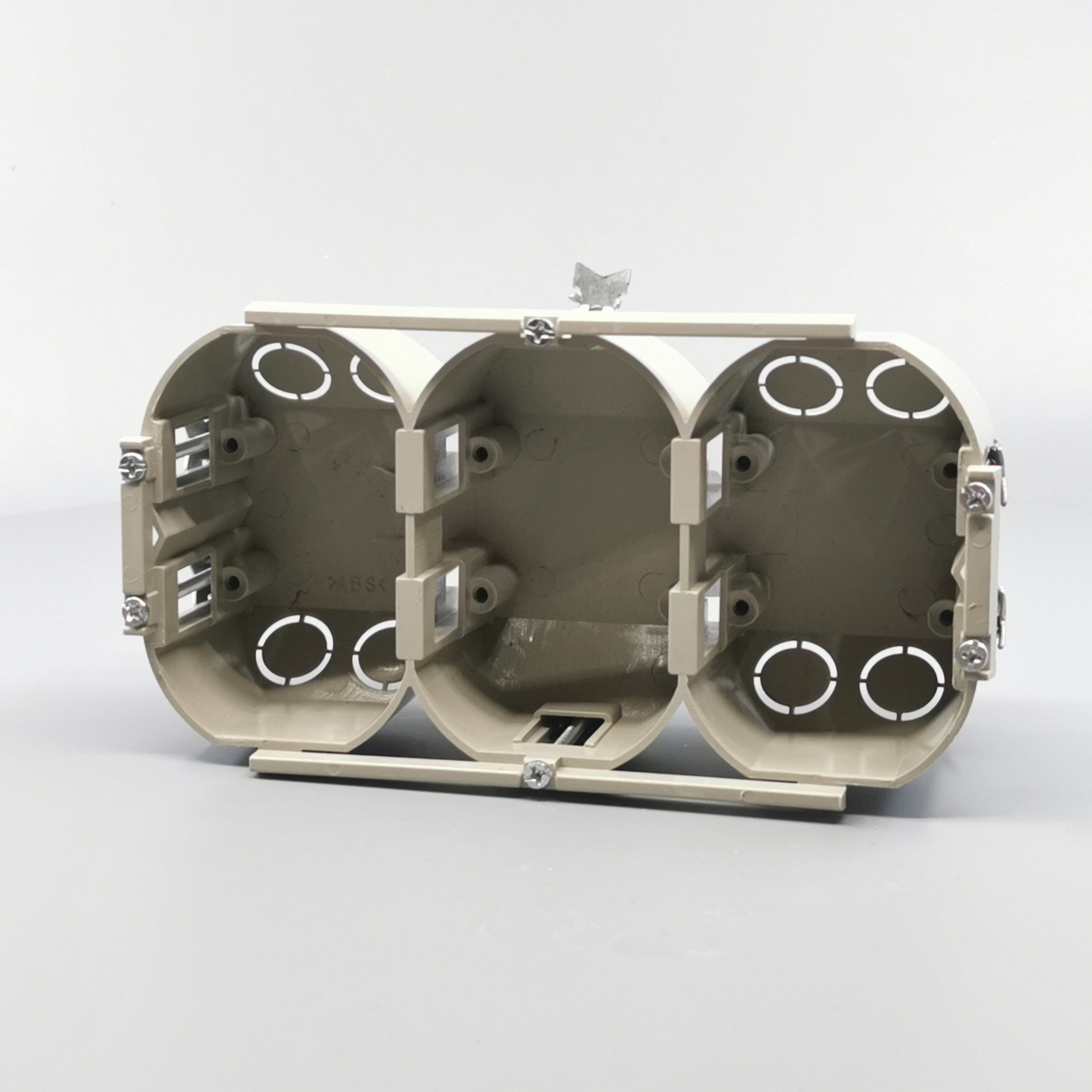 Kennig forfradåse 3x1½ modul