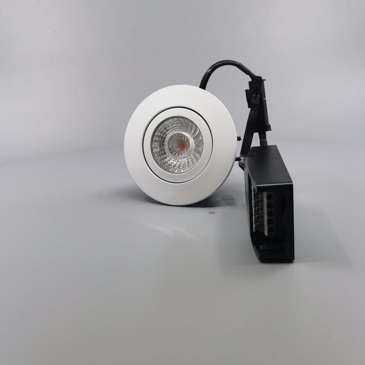 Diospot 30 V.2 6W 2700K 38° dæmpbar 32mm rund hvid (360° frame 4)