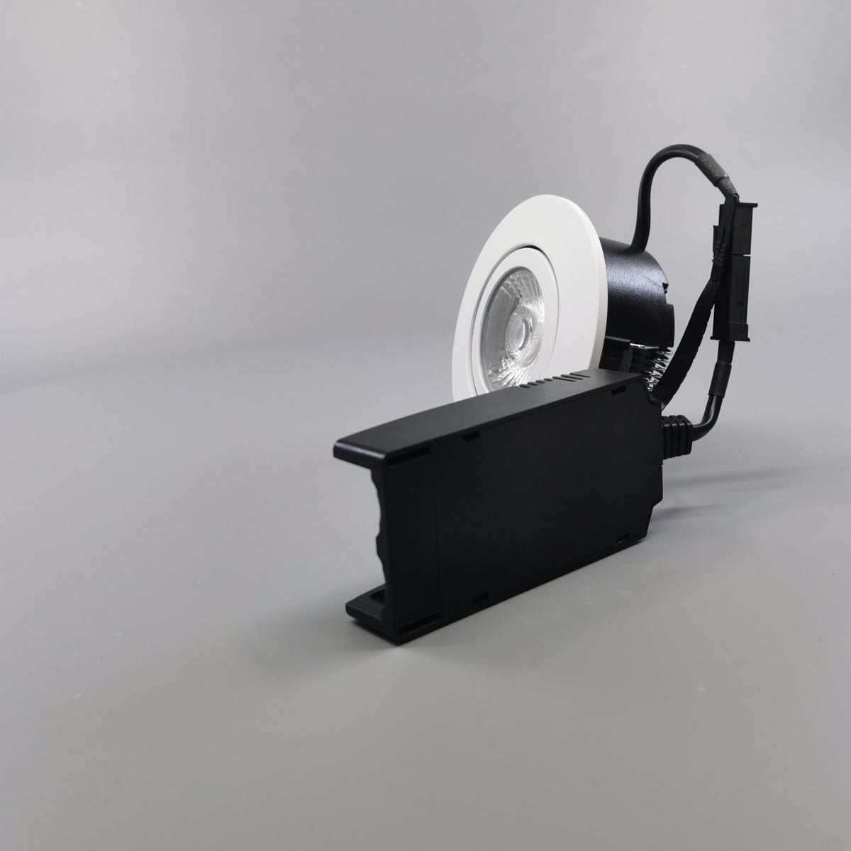 Diospot 30 V.2 6W 2700K 38° dæmpbar 32mm rund hvid (360° frame 7)