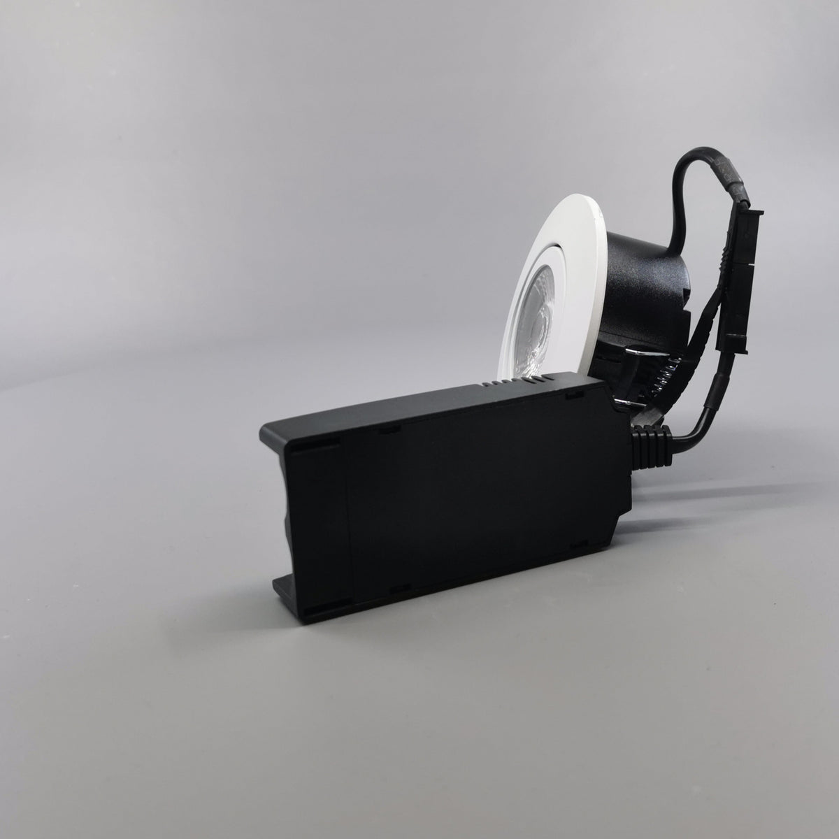 Diospot 30 V.2 6W 2700K 38° dæmpbar 32mm rund hvid (360° frame 8)