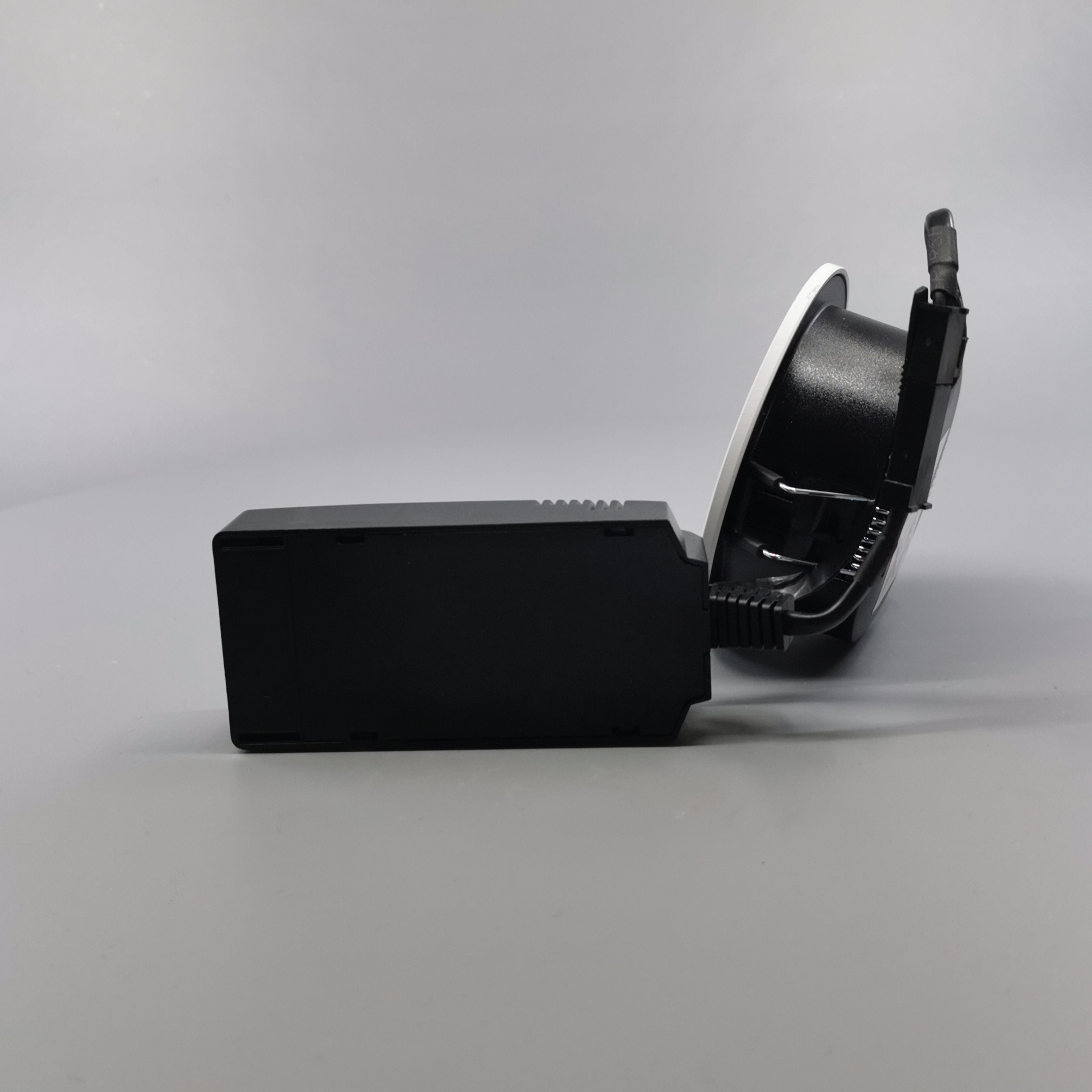 Diospot 30 V.2 6W 2700K 38° dæmpbar 32mm rund hvid