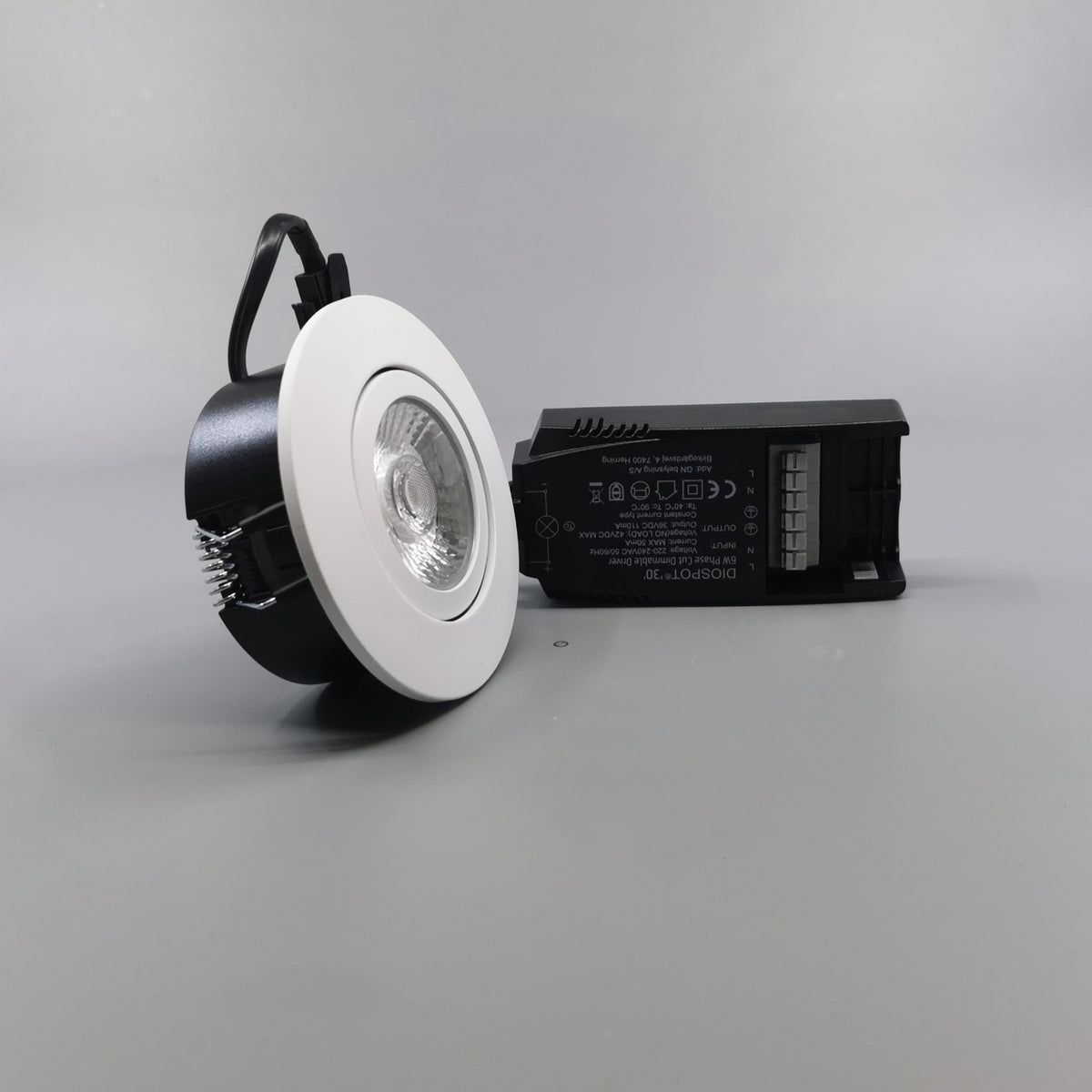Diospot 30 V.2 6W 2700K 38° dæmpbar 32mm rund hvid (360° frame 22)