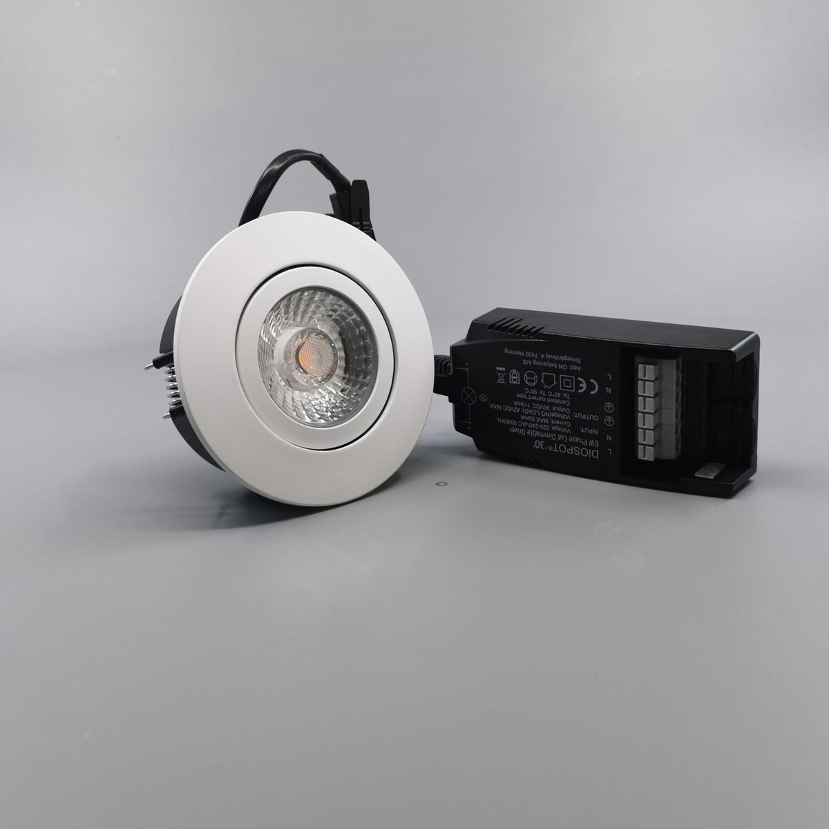 Diospot 30 V.2 6W 2700K 38° dæmpbar 32mm rund hvid (360° frame 24)