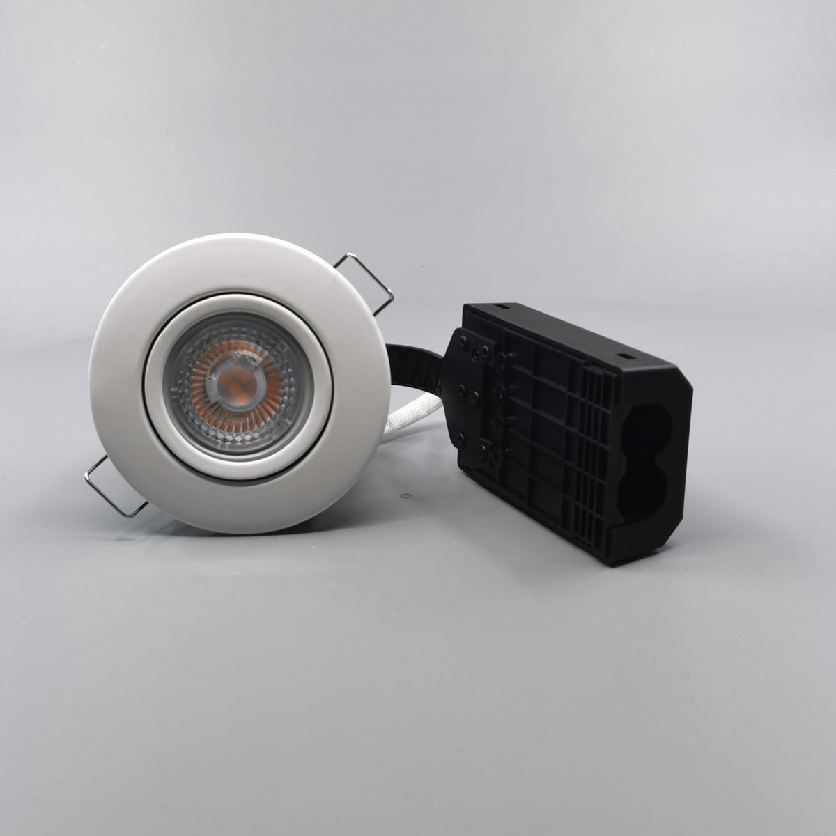 Pro Uni Install LED spot m. 5W dæmpbar pære 2700K - mat hvid (360° frame 2)