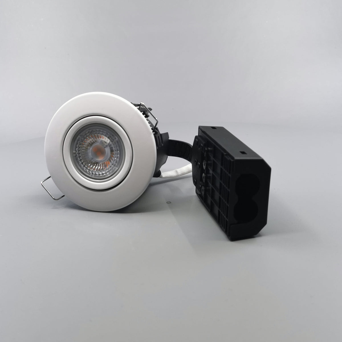 Pro Uni Install LED spot m. 5W dæmpbar pære 2700K - mat hvid (360° frame 3)
