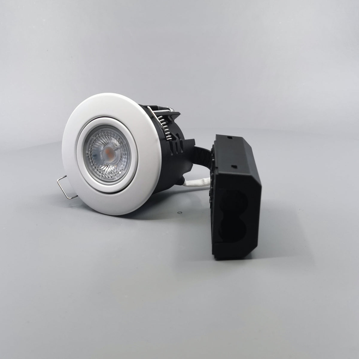 Pro Uni Install LED spot m. 5W dæmpbar pære 2700K - mat hvid (360° frame 4)