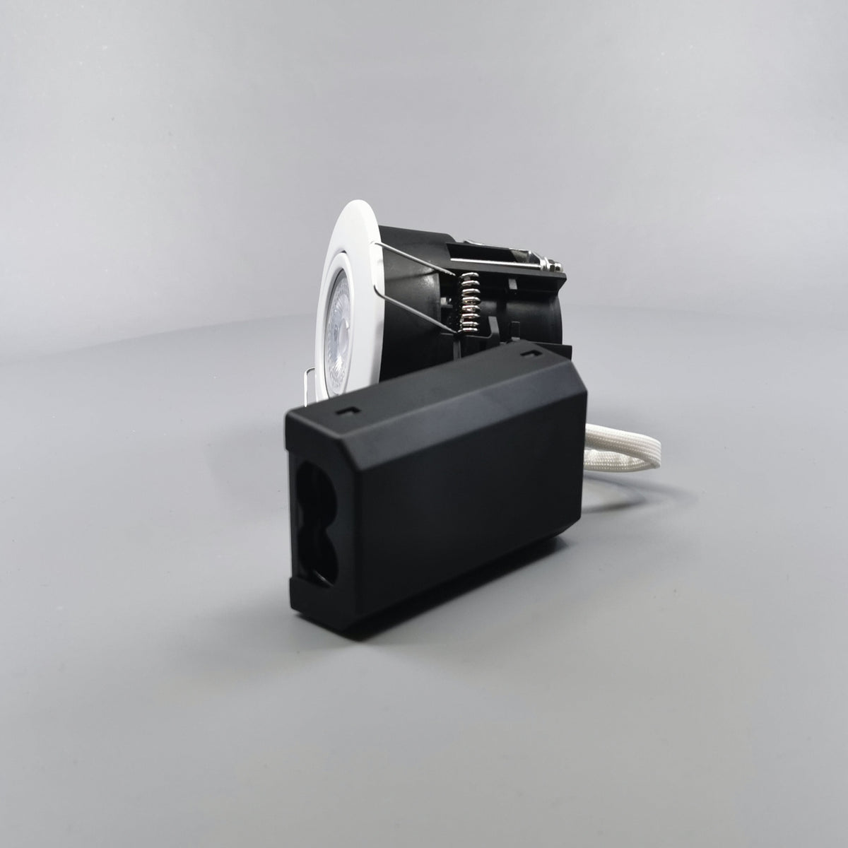 Pro Uni Install LED spot m. 5W dæmpbar pære 2700K - mat hvid (360° frame 7)