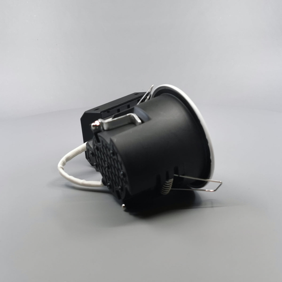Pro Uni Install LED spot m. 5W dæmpbar pære 2700K - mat hvid (360° frame 18)