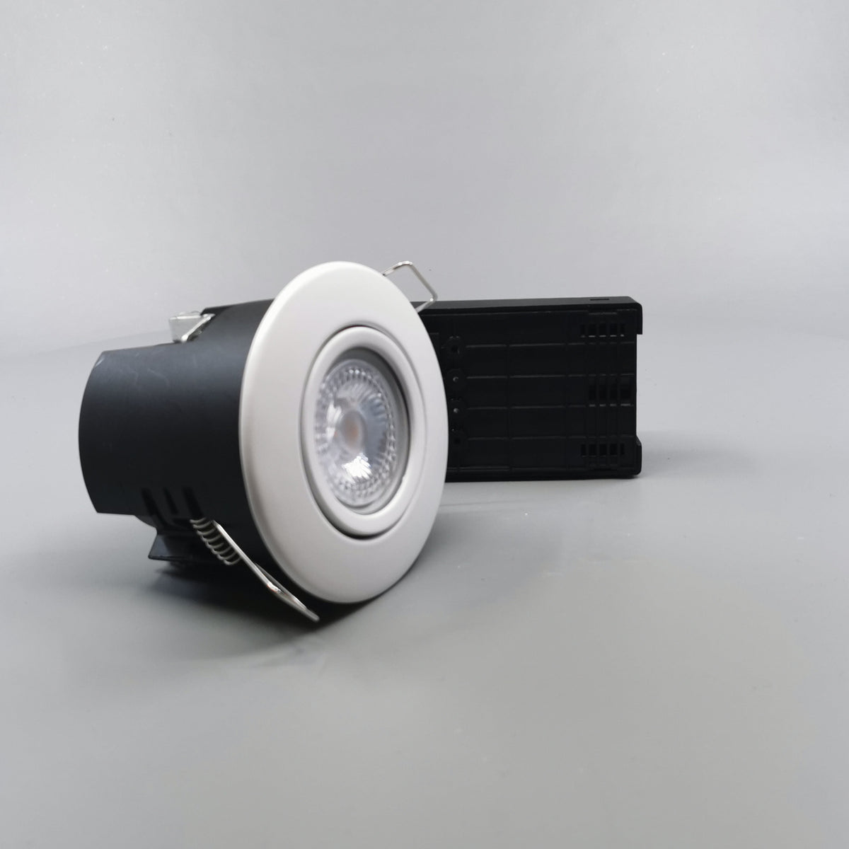 Pro Uni Install LED spot m. 5W dæmpbar pære 2700K - mat hvid (360° frame 22)