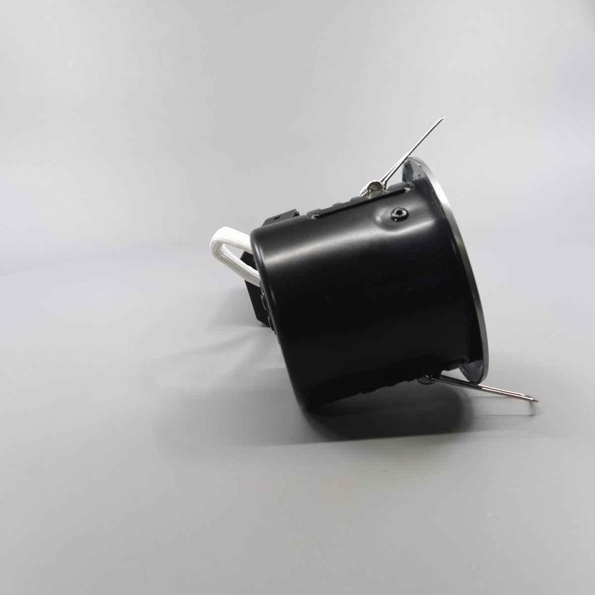 LED spot 5W dæmpbar flimmerfri 2700K 430Lm - Rund, børstet (360° frame 19)