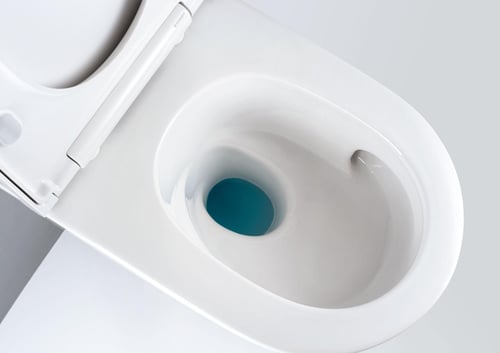 Geberit ONE Rimfree toiletskål med krom kant inkl. toiletsæde