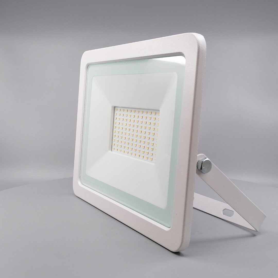 100W LED Projektør 3000K 8100 Lumen