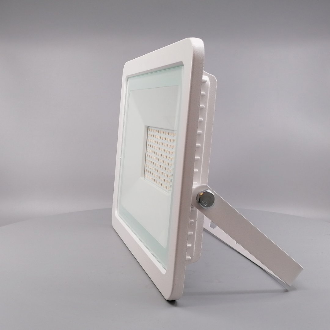 100W LED Projektør 3000K 8100 Lumen