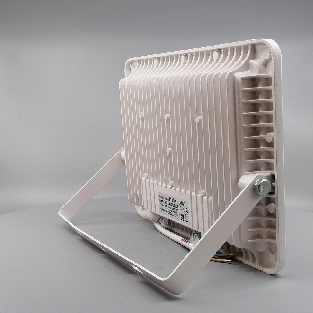 100W LED Projektør 3000K 8100 Lumen