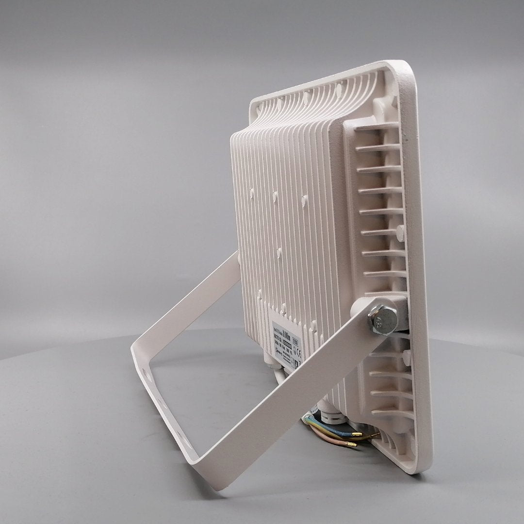 100W LED Projektør 3000K 8100 Lumen