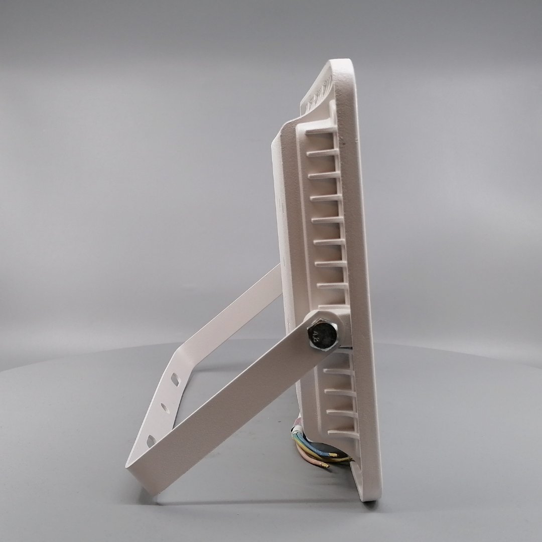 100W LED Projektør 3000K 8100 Lumen