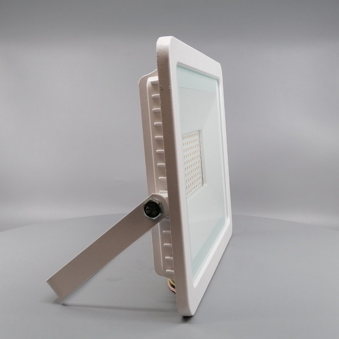 100W LED Projektør 3000K 8100 Lumen