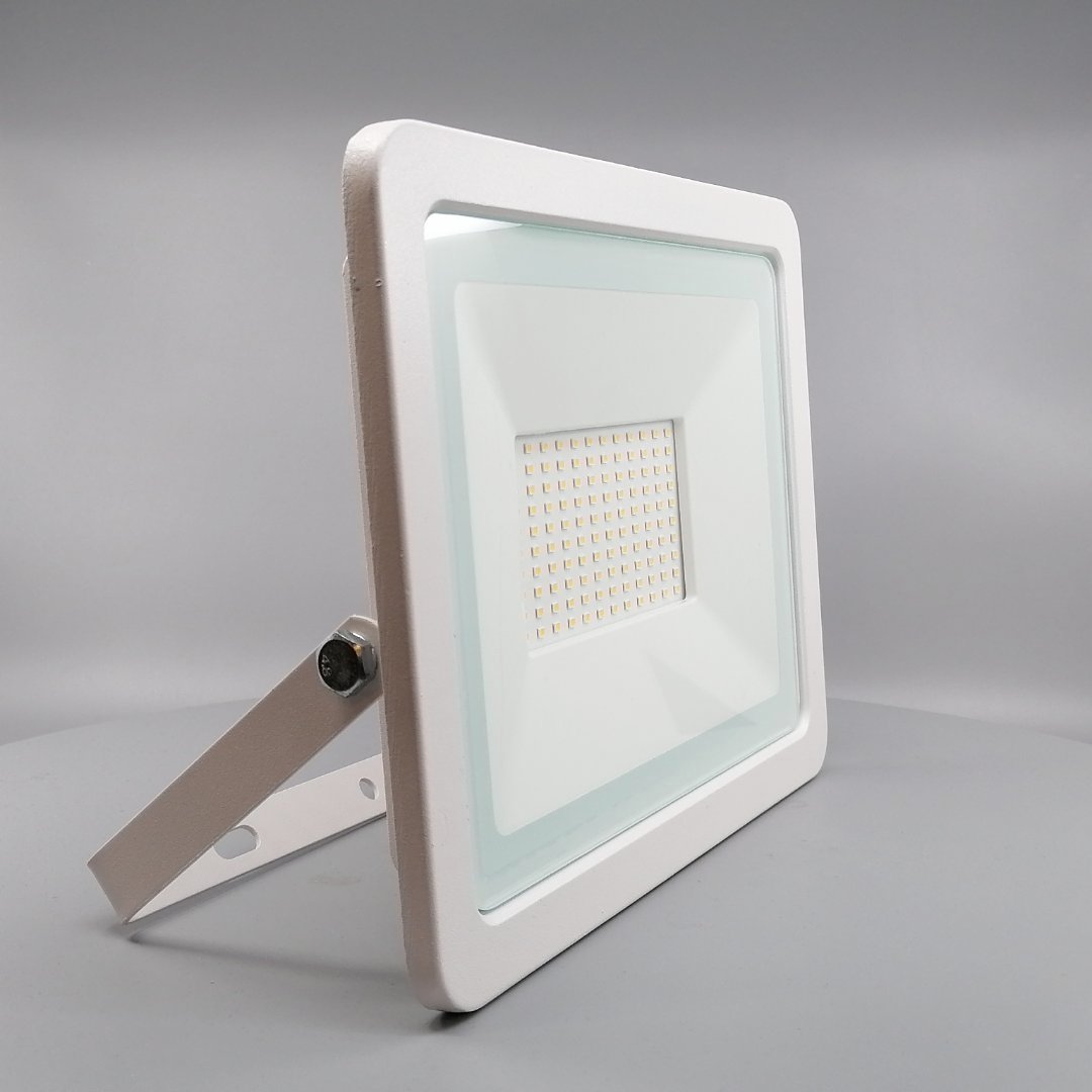 100W LED Projektør 3000K 8100 Lumen