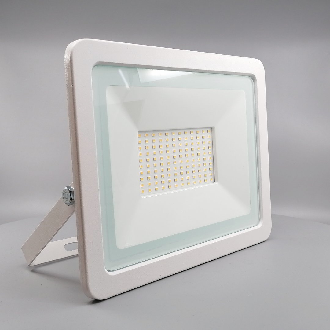 100W LED Projektør 3000K 8100 Lumen