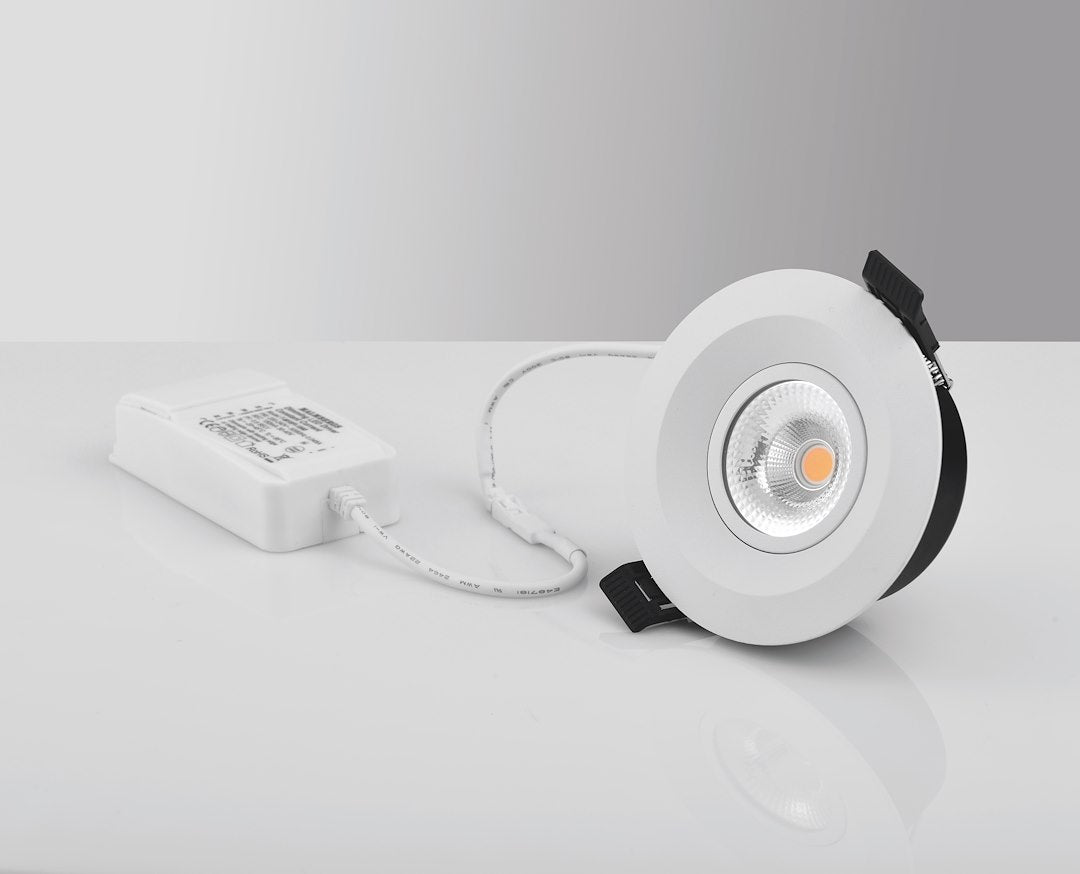 BE-8853 230V 5W 3000K VIPB6STK